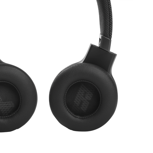 JBL Live 460NC - Black - Wireless on-ear NC headphones - Detailshot 3